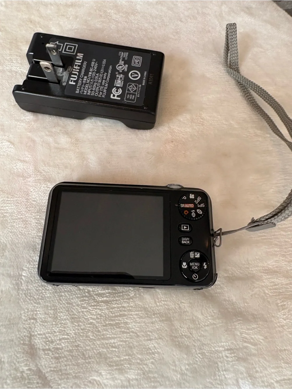 Fuji FinePix JV100 12MP Digital Camera, Battery, Sd  2 Gb Charger Tested